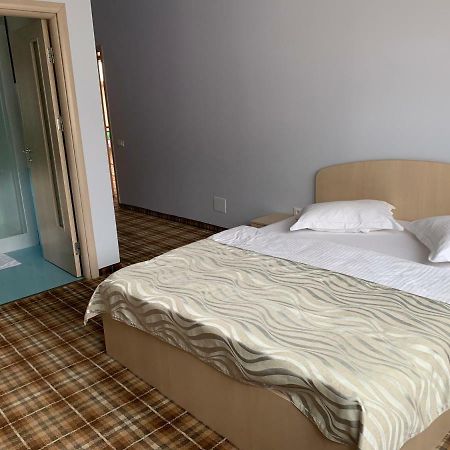 Hotel Vila Curcubeu Buşteni Exterior foto